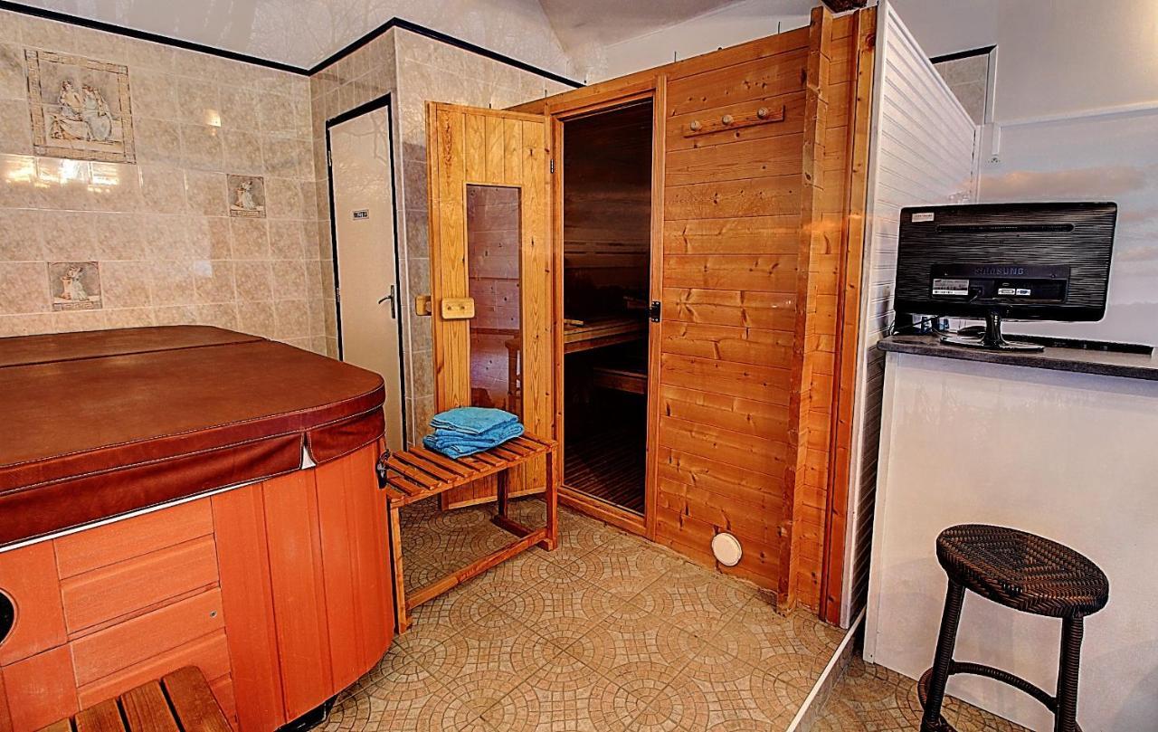 Gite De La Courtaudiere Le Petit-Pressigny Экстерьер фото